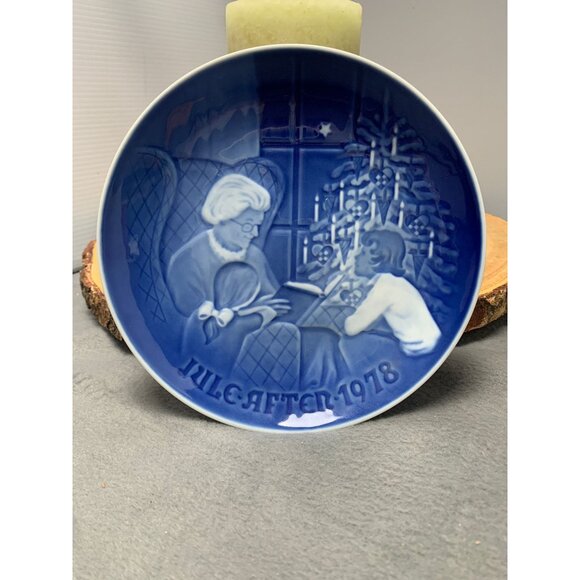 Vintage Bing & Grondahl 1978 "Jule Aften" Collectors Plate - Picture 2 of 5